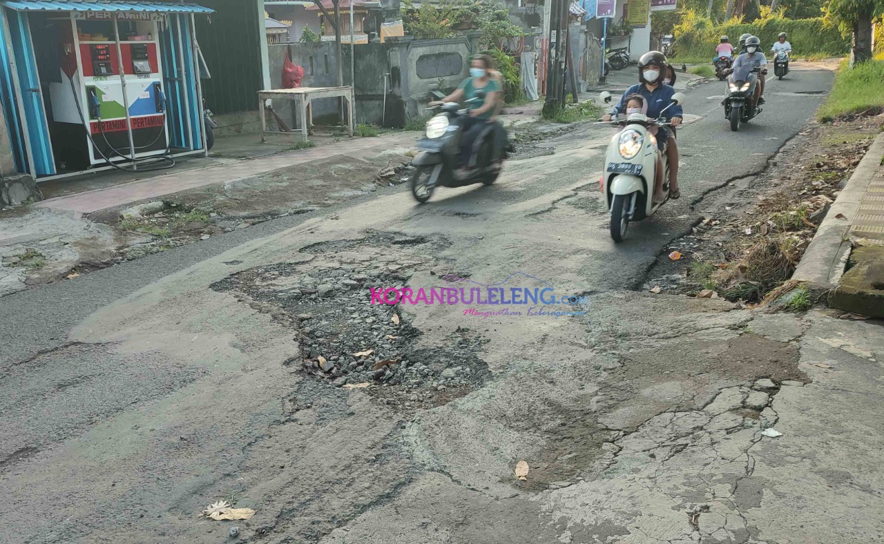 Jalan Srikandi Rusak Parah Koran Buleleng