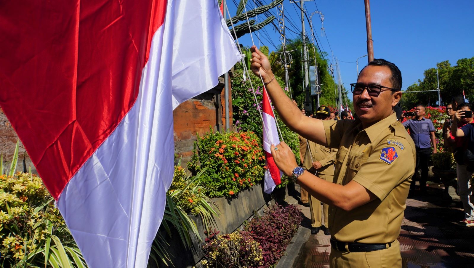 5 800 Bendera Merah Putih Dibagikan Ke Masyarakat Koran Buleleng