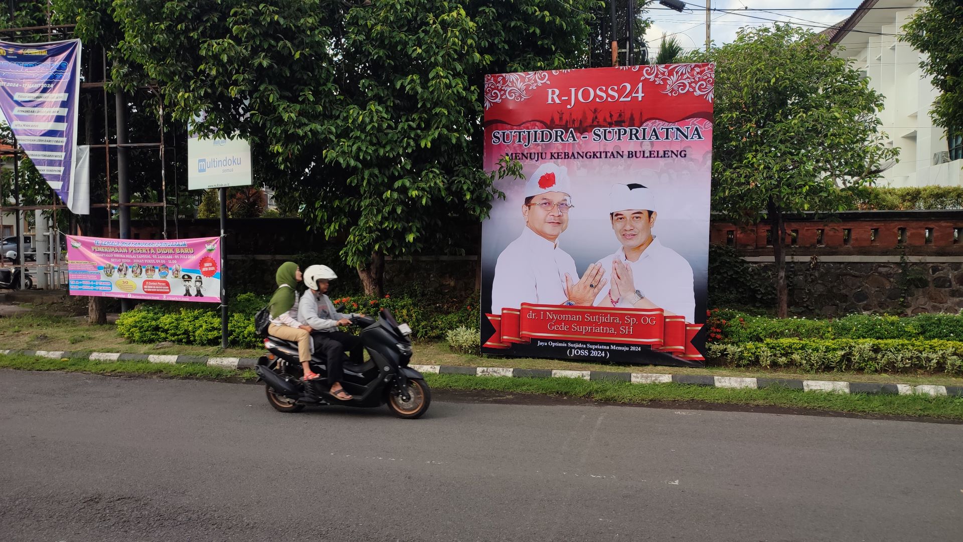 Paket Sutjidra Supriatna Muncul Baliho Bertebaran Hiasi Kota Singaraja