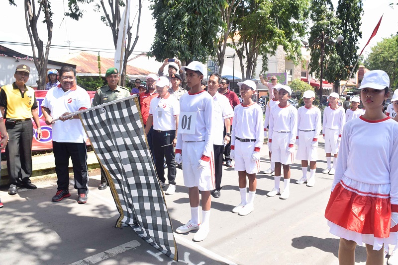 Bupati Buleleng Gerak Jalan Ingatkan Generasi Muda Akan Perjuangan