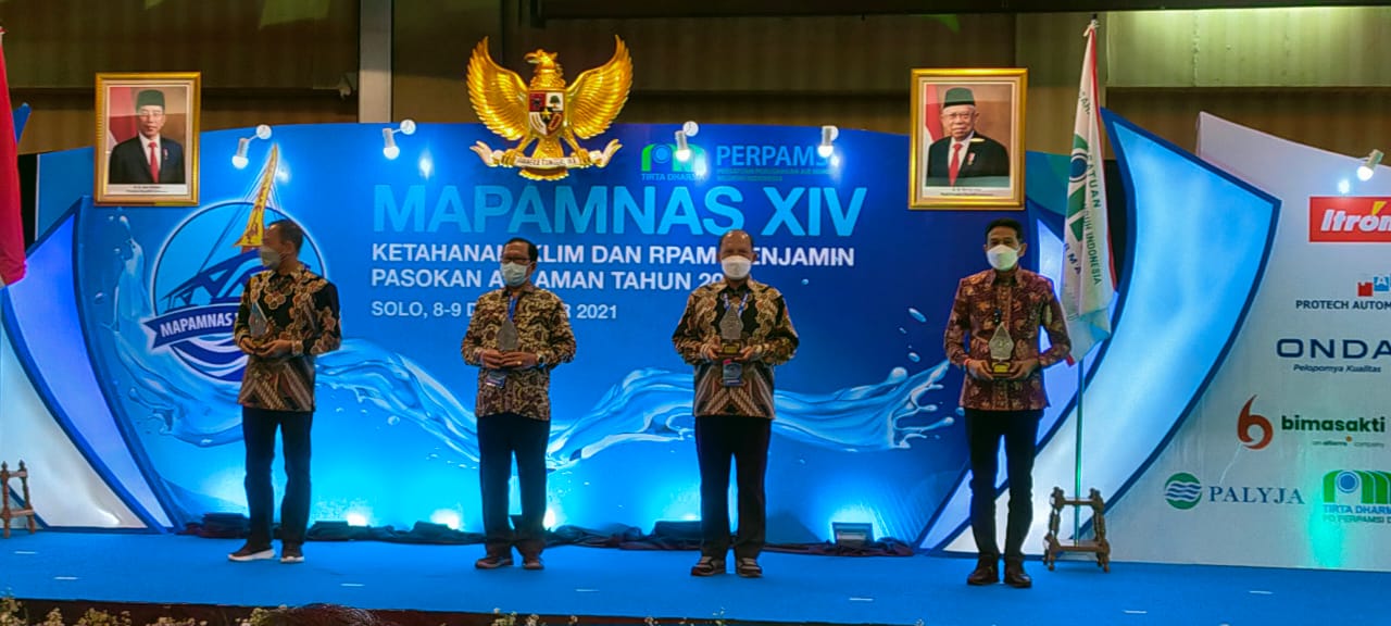 Perumda Tirta Hita Buleleng Raih Perpamsi Award 2021 Koran Buleleng