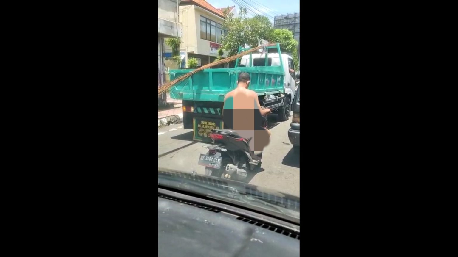 Pria Pengendara Motor Bugil Diduga Alami Gangguan Jiwa Berat Koran