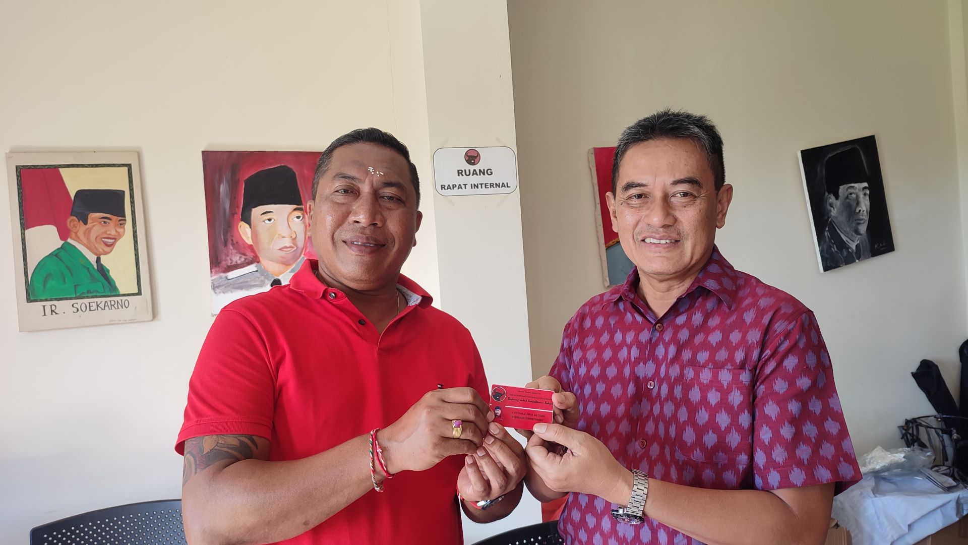 Mang Dauh Isi Formulir Pendaftaran Balon Wakil Bupati - Koran Buleleng